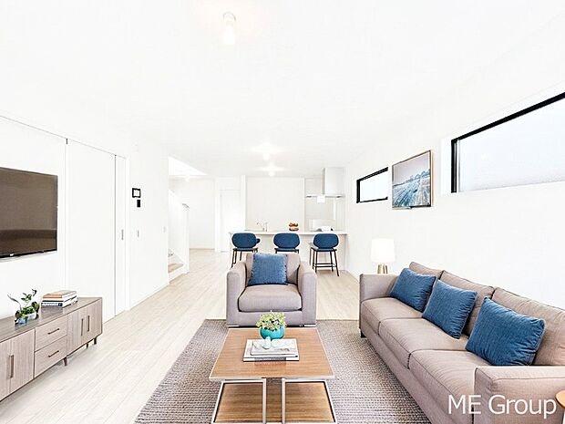 家族の和やかな会話が聞こえてきそう。開放感のあるリビングです。※家具はCGです 