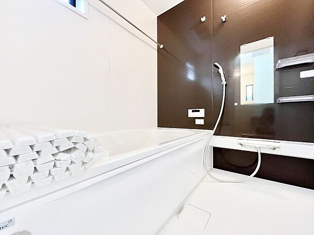 落ち着きのあるダークカラーを基調にしたバスルームで1日の疲れをリフレッシュ!