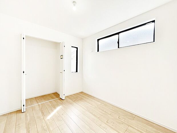 クローゼット付きのお部屋でスッキリとした空間でゆったり寛げます！