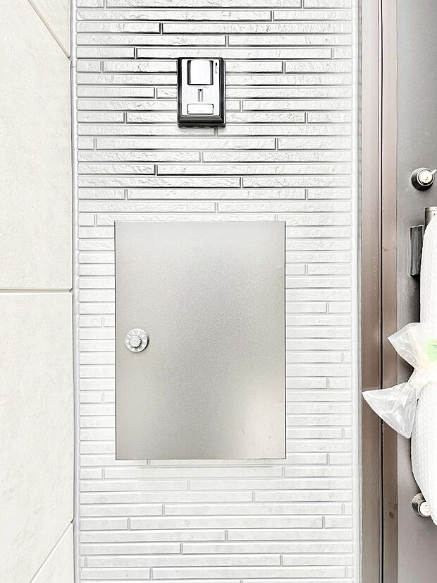 大切な郵便物の盗難を防止してくれるダイヤル錠付きのポスト