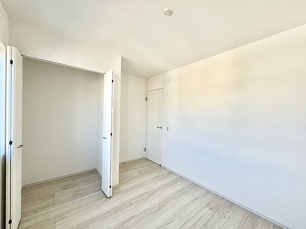 子供部屋にもおすすめな収納スペースたっぷりの居室