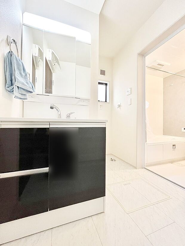 清潔感ある洗面化粧室で朝の身支度も快適