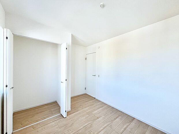 子供部屋にもおすすめな収納スペースたっぷりの居室