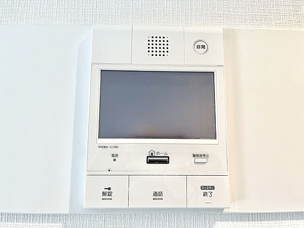 訪問者が一目でわかる安心のＴＶモニター付きインターホン。