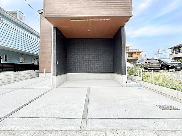 駐車2台可能!急なお客様の駐車に。また、ご家族の自転車スペースとしても大活躍。