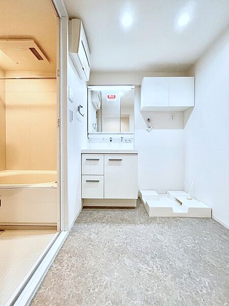 上質な洗面空間がゆとりの時間を演出