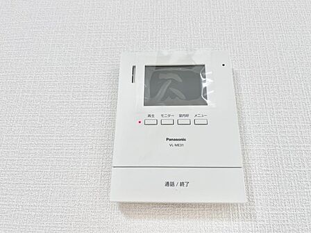 訪問者が一目でわかる安心のTVモニター付きインターホン。