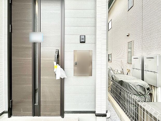 シンプルなデザインのポスト