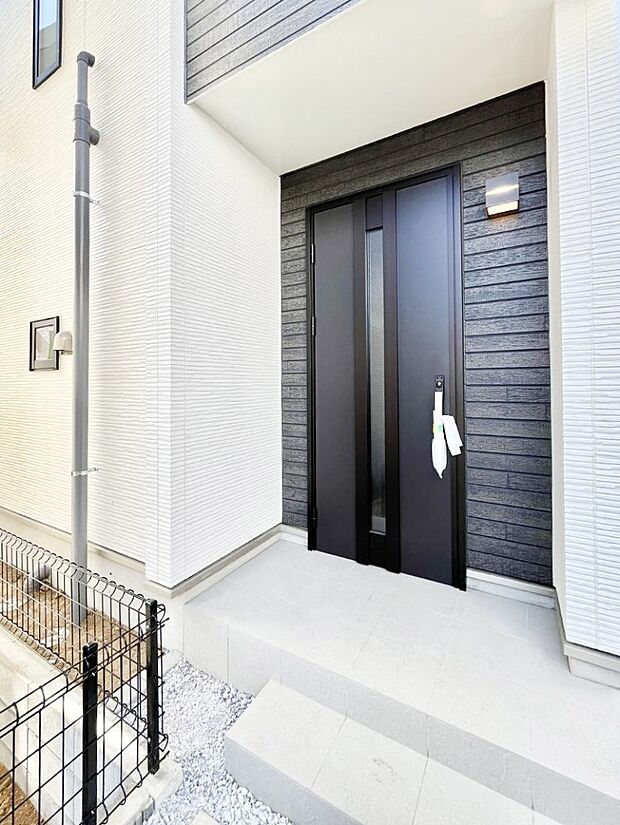 大切な家族、来客を出迎える玄関。