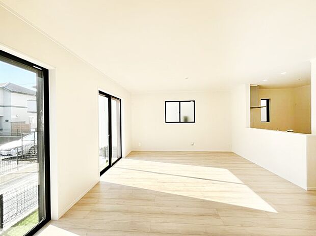 家族の笑顔が自然と生まれてくる、そんな雰囲気のダイニングに仕上がっています。