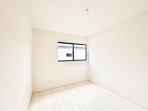 爽やかな日差しがお部屋全体を優しく包み込んでくれます　