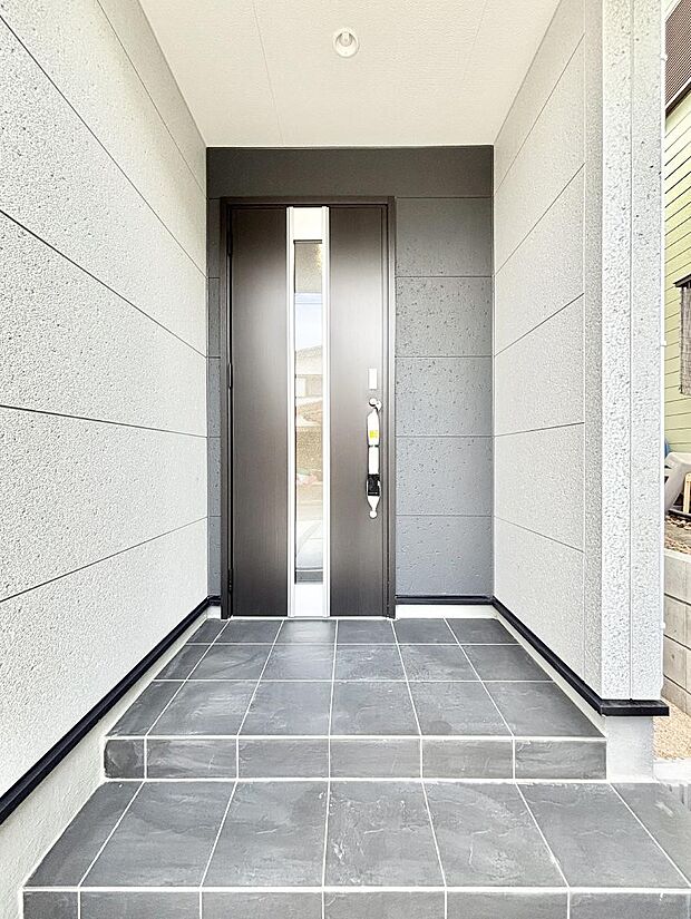 大切な家族、来客を出迎える玄関。