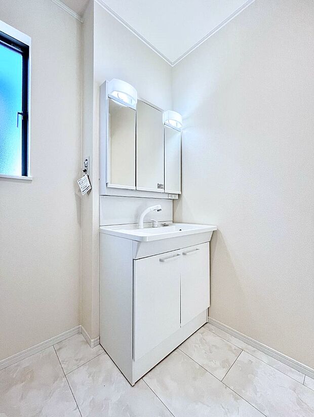 清潔感のある快適空間です。毎日の身支度も気持ち良くお使い頂けます。 