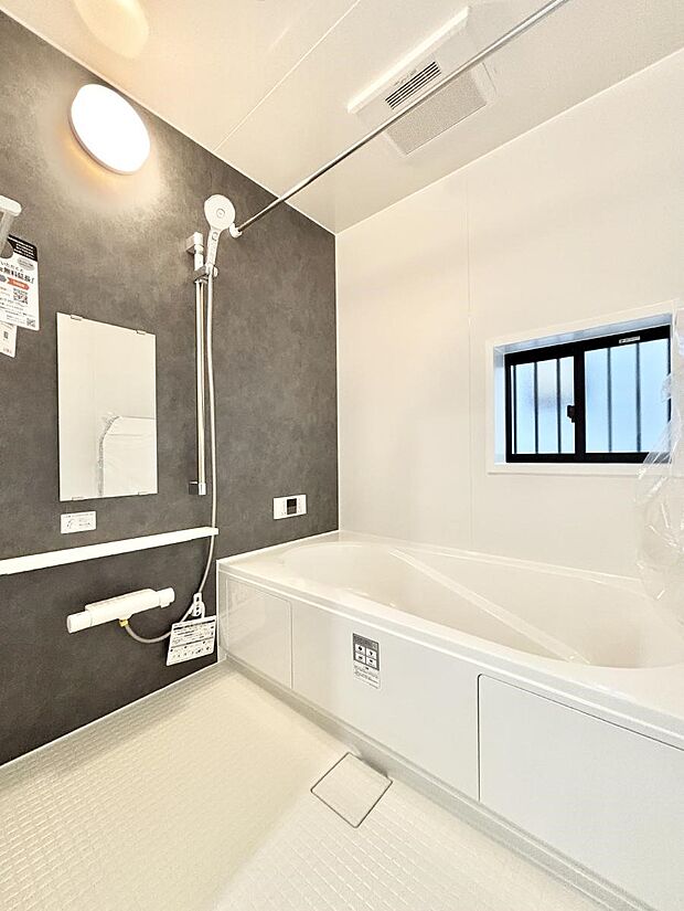 浴室乾燥機付きのバスルームでいつでも快適なバスタイムが楽しめます！