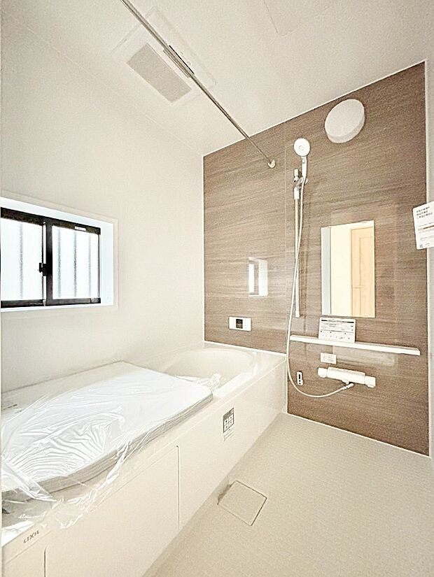 浴室乾燥機付きのバスルームでいつでも快適なバスタイムが楽しめます！