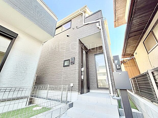 洗練された外観、上質な住空間が広がる室内は永く安心して過ごせる住居です。