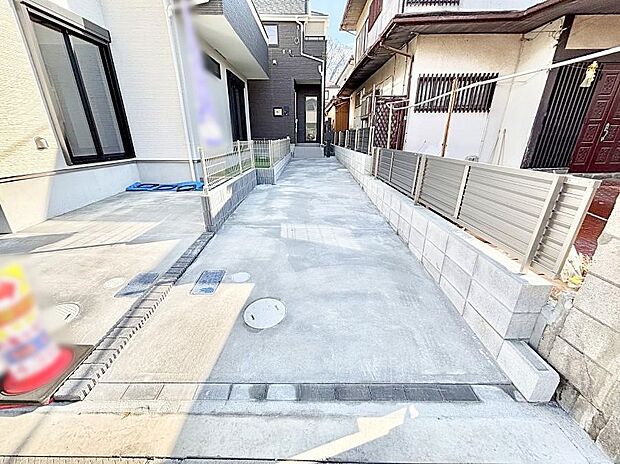 目の前が駐車場だと、雨の日も、大量にお買い物をした時も便利ですよね