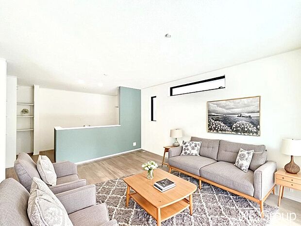 ご家族の賑やかな話し声で包まれる明るいリビング  ※家具はCGです