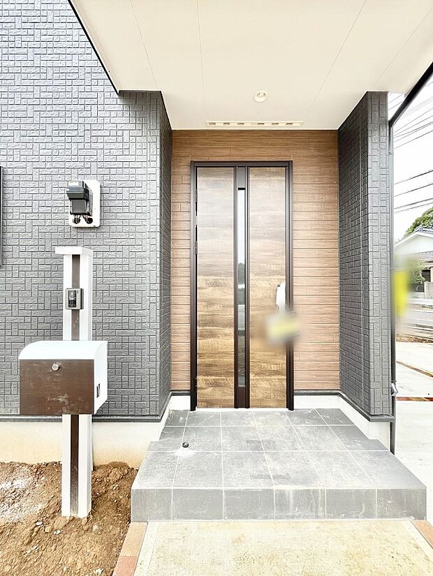 大切な家族、来客を出迎える玄関。