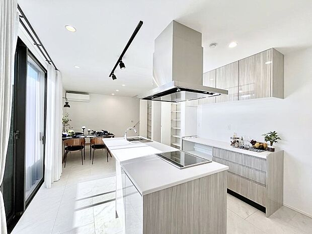 日当たりの良いリビング。お気に入りのグリーンを飾れば更に心地よさがアップ！