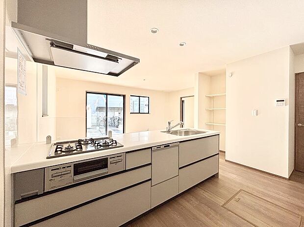 料理をしながらでもご家族との会話を楽しめる対面キッチン