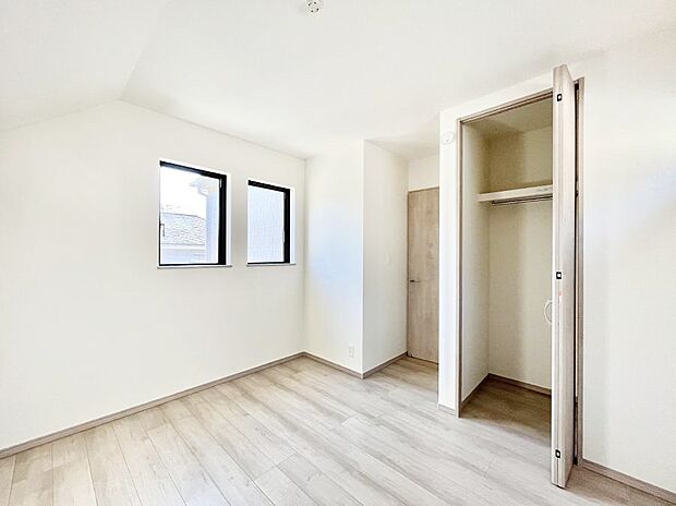 使いやすい形でベットや家具の置き方にも困ることもありません。   