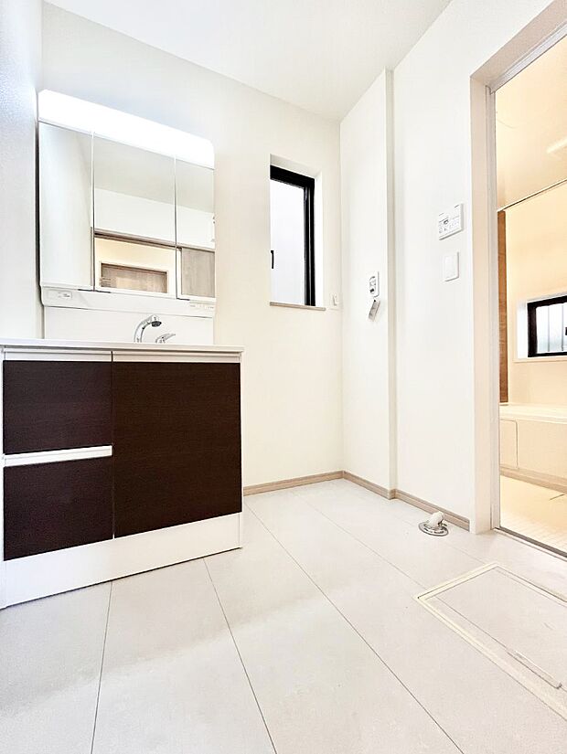 清潔感のある快適空間です。毎日の身支度も気持ち良くお使い頂けます。 