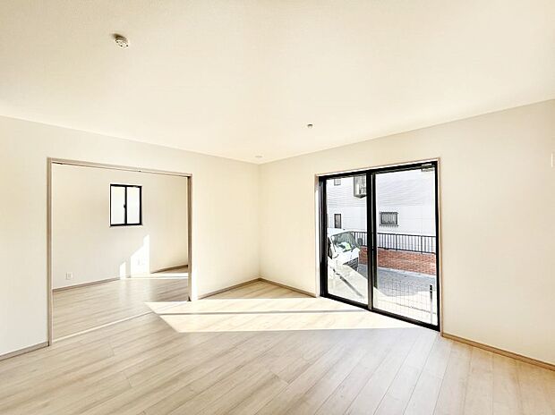 家族の笑顔が自然と生まれてくる、そんな雰囲気のダイニングに仕上がっています。