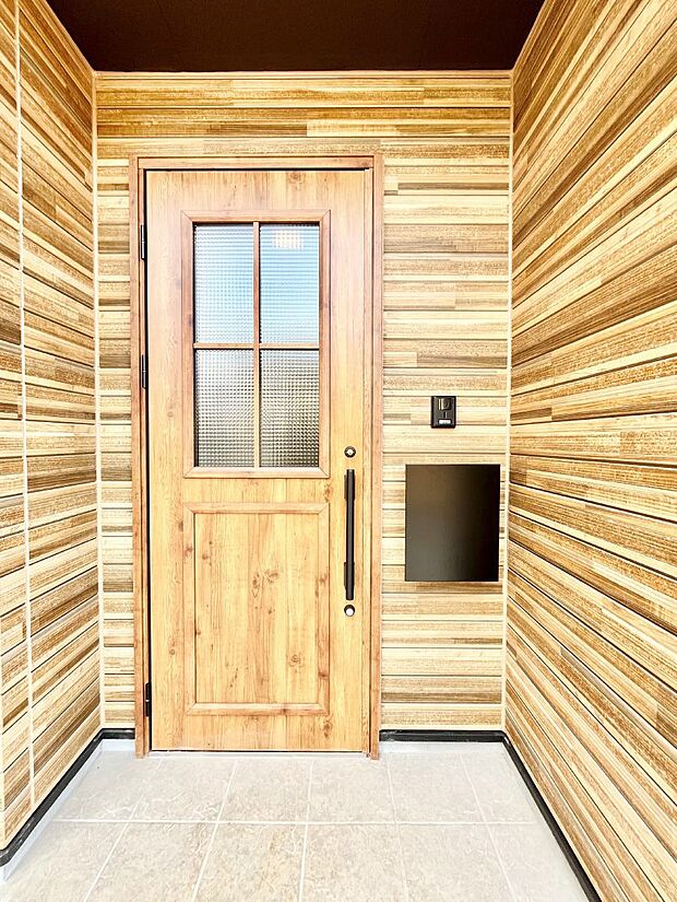 大切な家族、来客を出迎える玄関。