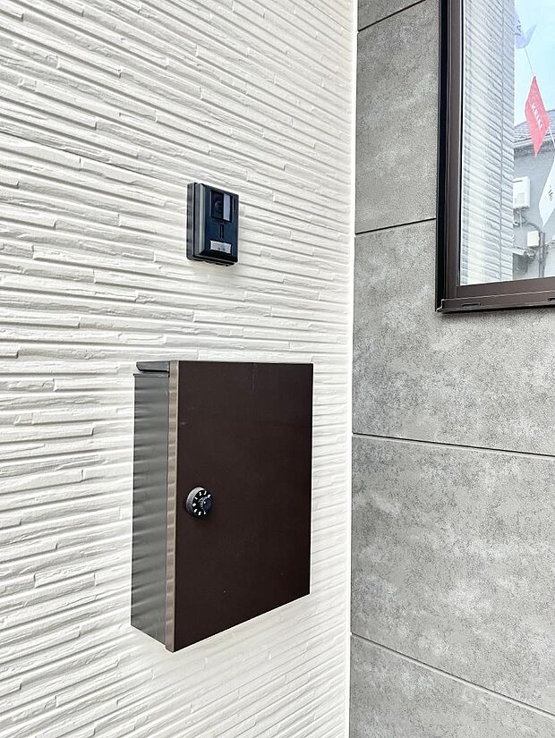 シンプルデザインのポスト。