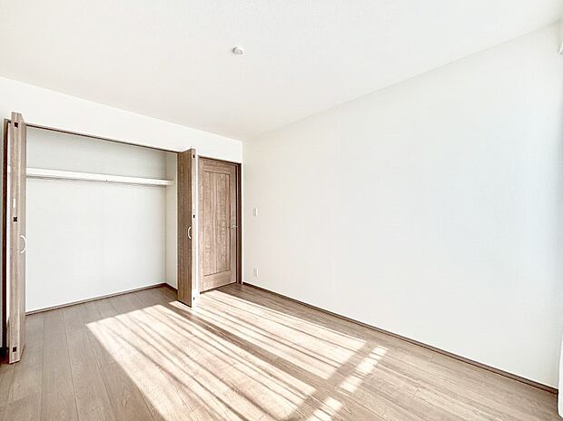 使いやすい形でベットや家具の置き方にも困ることもありません。