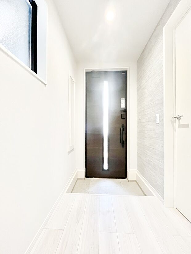 ご家族やお客様を気持ちよくお出迎えできる穏やかな雰囲気の玄関です。