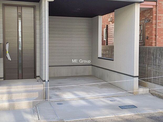 大切なお車を雨風から守ってくれるビルトイン車庫  