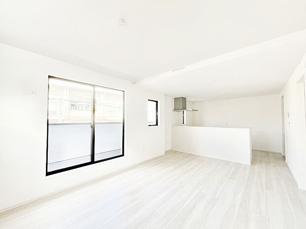 家族の笑顔が自然と生まれてくる、そんな雰囲気のダイニングに仕上がっています。