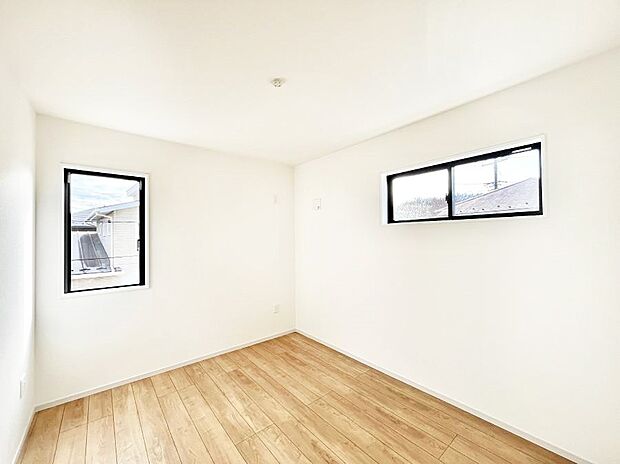 子ども部屋にぴったりの明るい空間。  