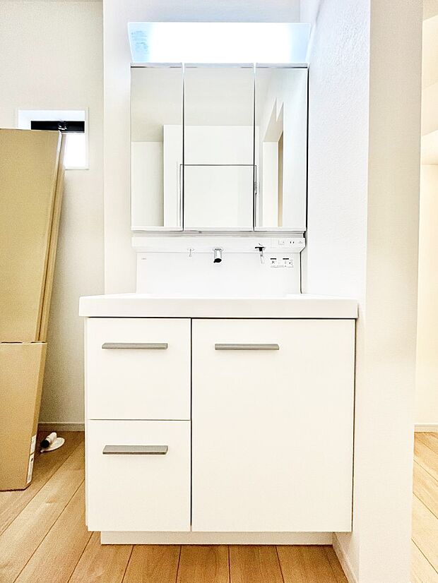 収納力と機能性に優れた洗面化粧台