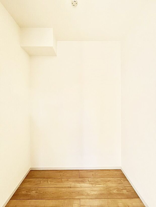 ウォークインクローゼット付きで生活空間を広く利用できます。