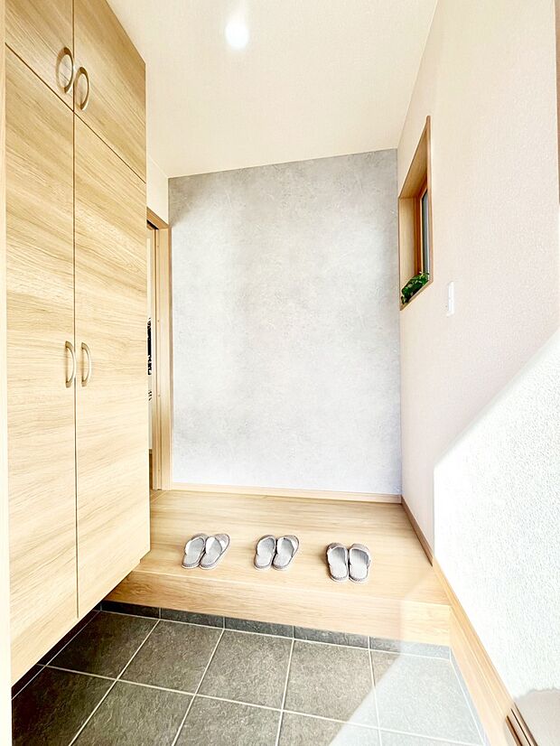 家族の帰宅やお客様をあたたかく迎える玄関