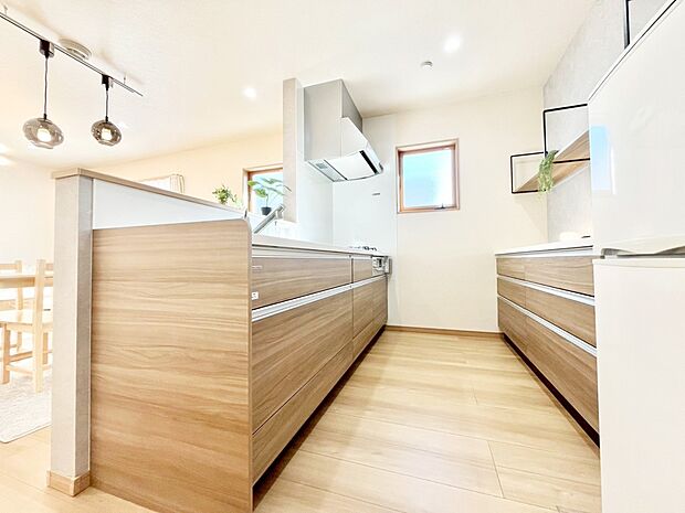 広々とした使い勝手の良いキッチンで日々のお料理も楽しくなりそう