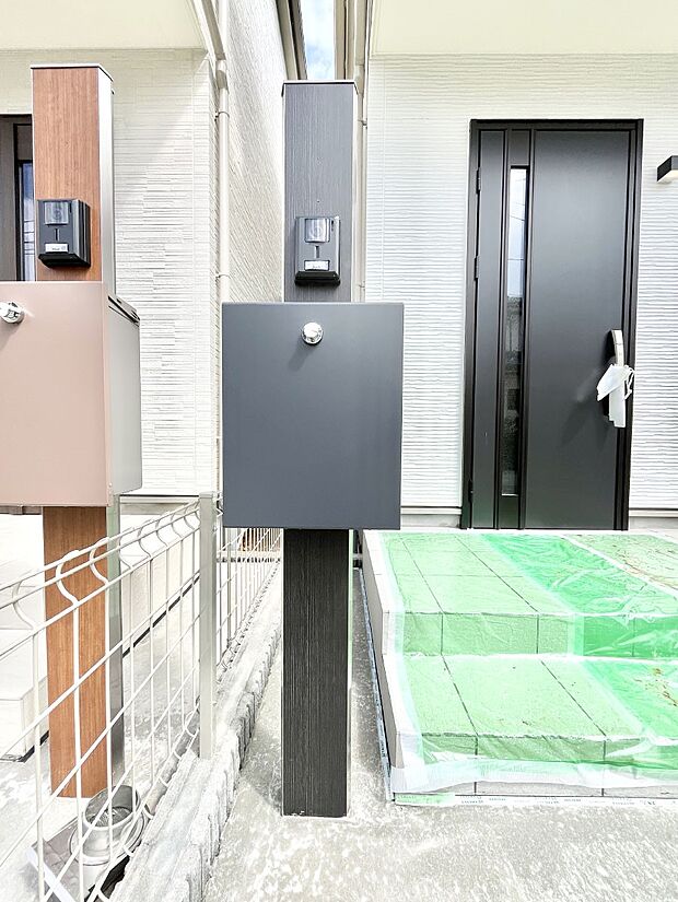 シンプルデザインのポスト。