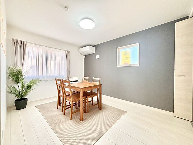 アクセントクロスがお部屋全体を明るい印象にしてくれます  