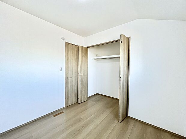 子供部屋にもおすすめな収納スペースたっぷりの居室