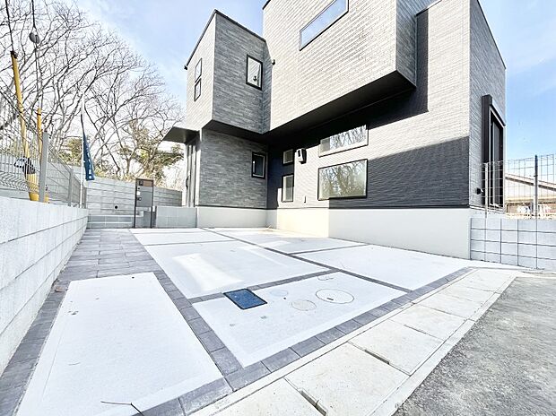 駐車2台可能！急なお客様の駐車に。また、ご家族の自転車スペースとしても大活躍。