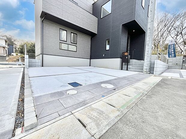 駐車2台可能！急なお客様の駐車に。また、ご家族の自転車スペースとしても大活躍。