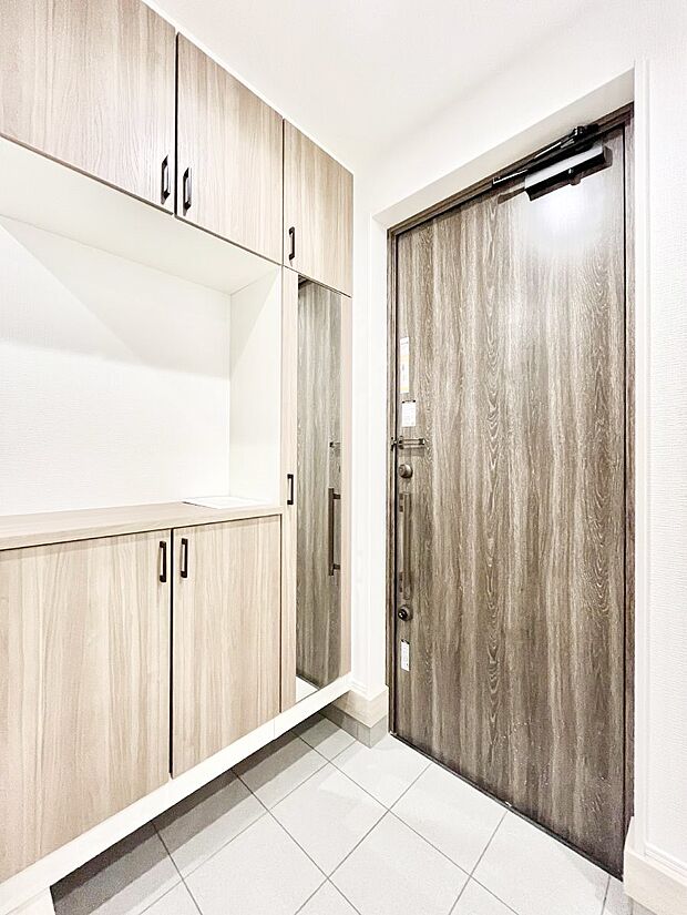 家族の帰宅やお客様をあたたかく迎える玄関