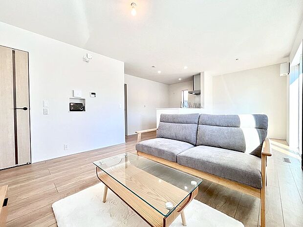 家族の笑顔が自然と生まれてくる、そんな雰囲気のダイニングに仕上がっています。