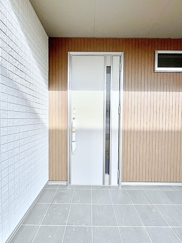 大切な家族、来客を出迎える玄関。