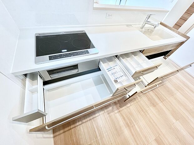 使いやすさを優先したスライド式収納タイプ!