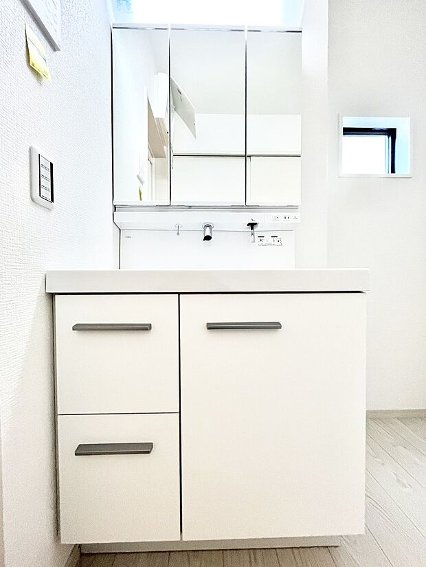 収納力と機能性に優れた洗面化粧台