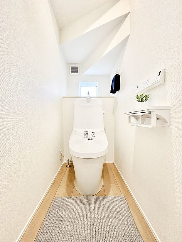 明るく清潔感のあるトイレです。